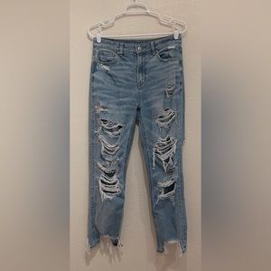 Stretch ripped blue jeans
